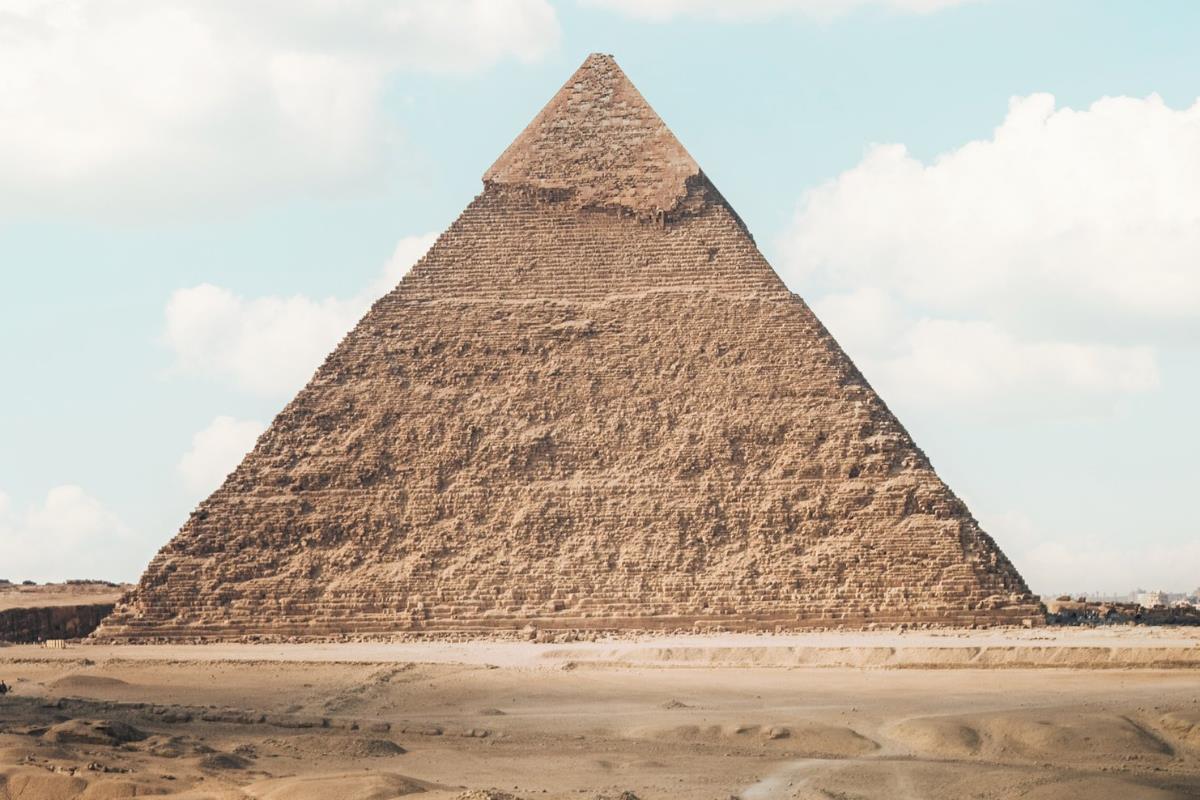 Foto de la pirámide de Giza. Foto: X/(@archi_tradition)