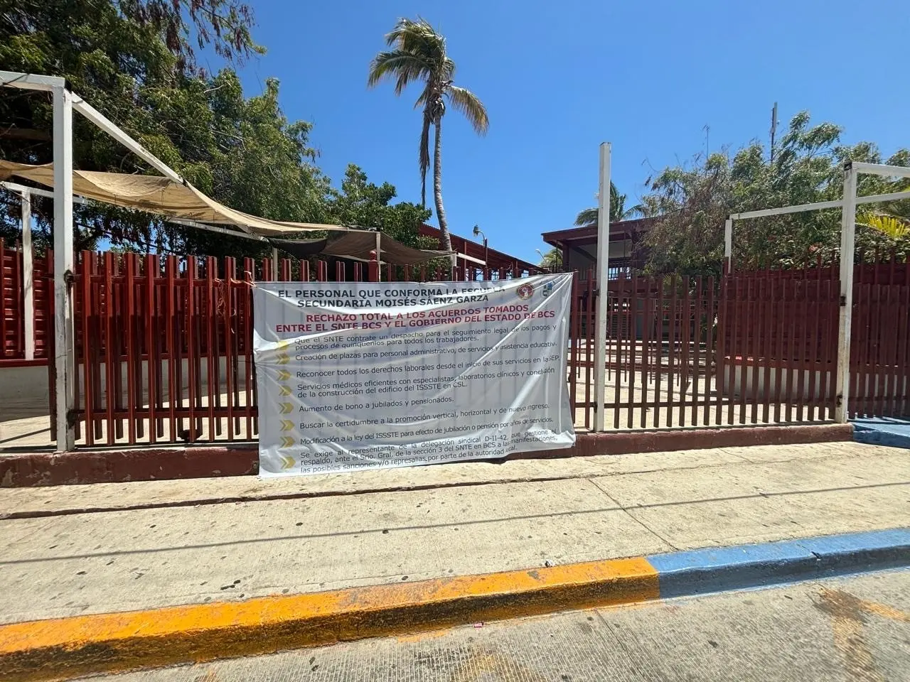 Escuelas de Los Cabos, BCS mantienen su paro laborar indefinidamente. I Foto: Irving Thomas, POSTA.