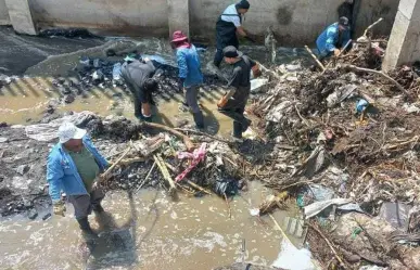 Basura provoca inundaciones en Ecatepec; realizan limpieza