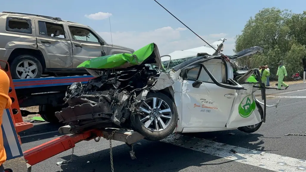 Pelea entre taxista y automovilista provoca carambola en la Chamapa-Lecheria