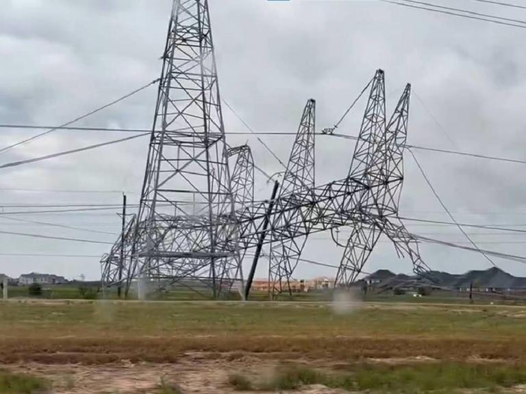 Tormenta violenta en Houston deja cuatro muertos y daños