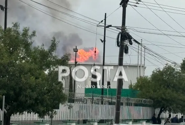 Se registró un incendio en la empresa refresquera Pepsi en el municipio de Apodaca. Foto: Raymundo Elizalde