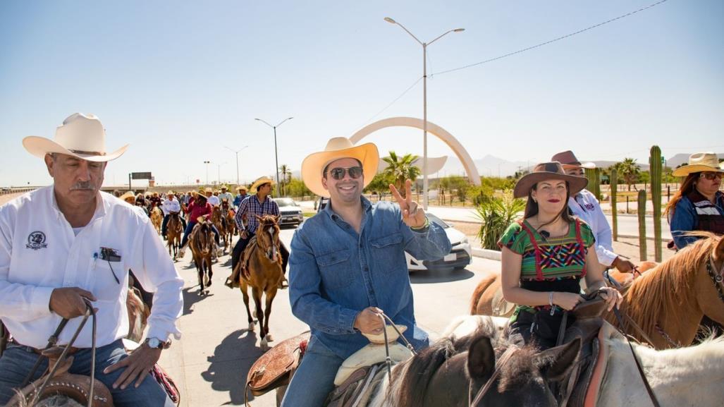 Manuel Cota se compromete a impulsar cabalgata y tradiciones en La Paz