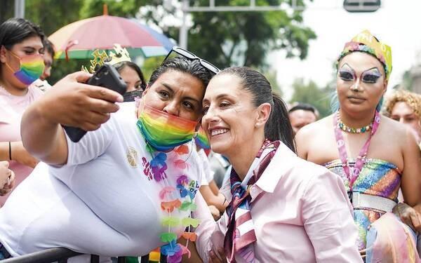 Claudia Sheinbaum muestra apoyo a la comunidad LGBT. I Foto: AhoraTabasco.