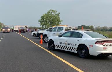 Fuerte choque en carretera de Veracruz deja 44 personas lesionadas