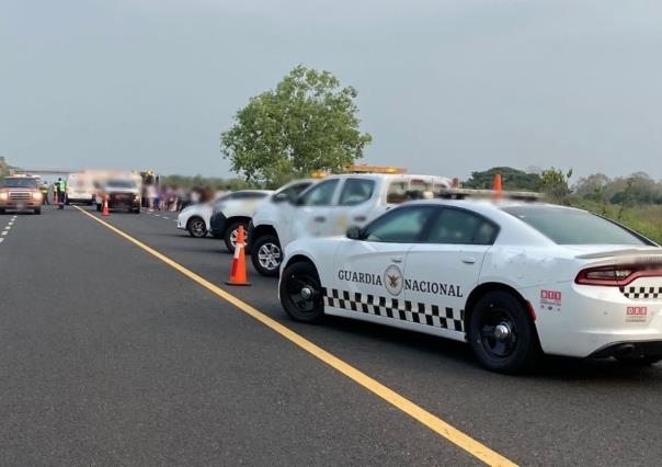 Fuerte choque en carretera de Veracruz deja 44 personas lesionadas