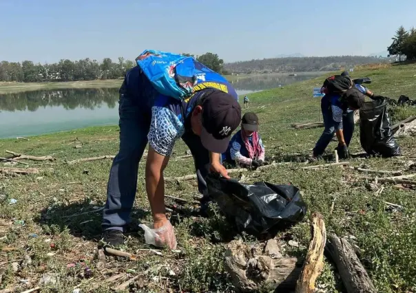 Limpian la presa Lago de Guadalupe, retiran basura y desechos