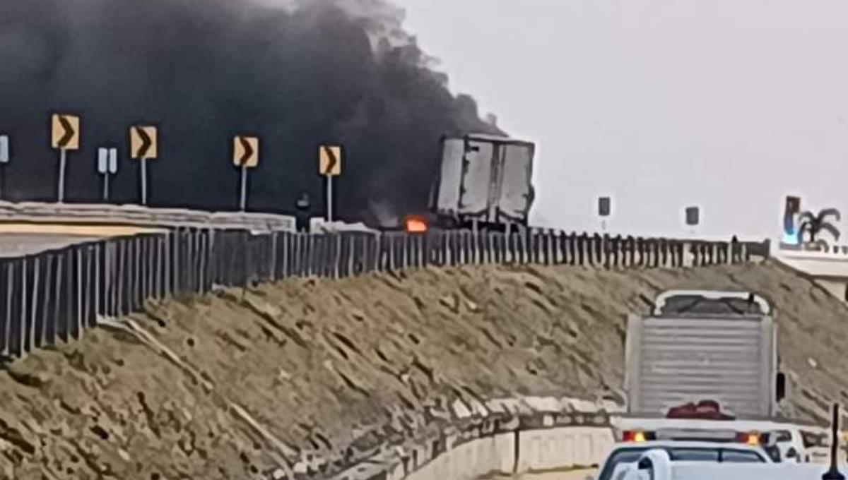 Traileros mueren calcinados en un aparatoso accidente en el puente de Kopomá