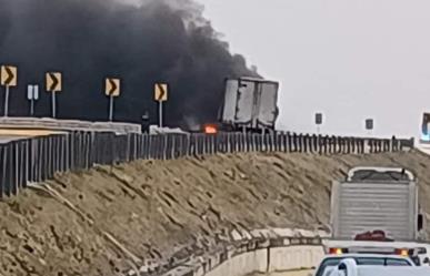 Traileros mueren calcinados en un aparatoso accidente en el puente de Kopomá