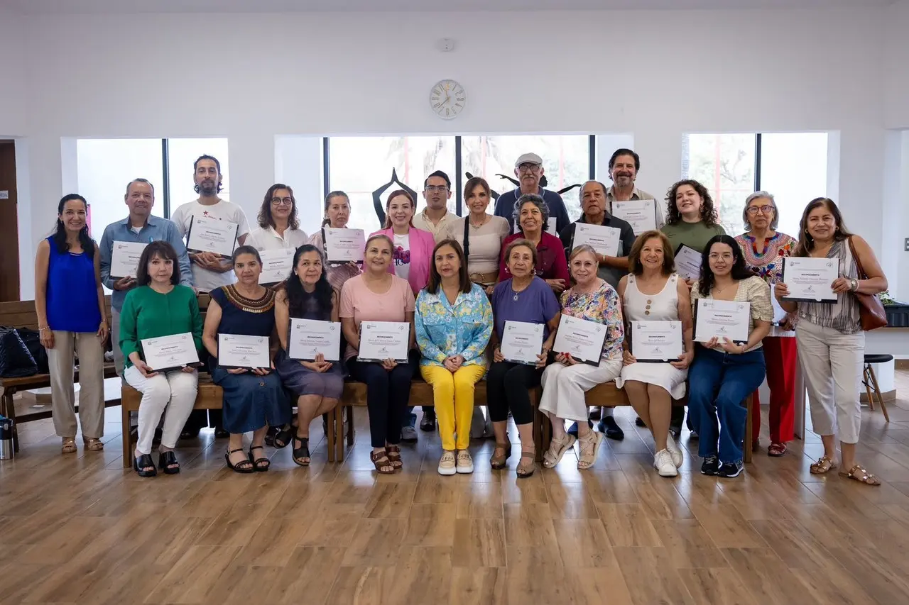 40 ciudadanas y ciudadanos graduados del diplomado Playbook Sustentable. Foto: Gobierno de Guadalupe