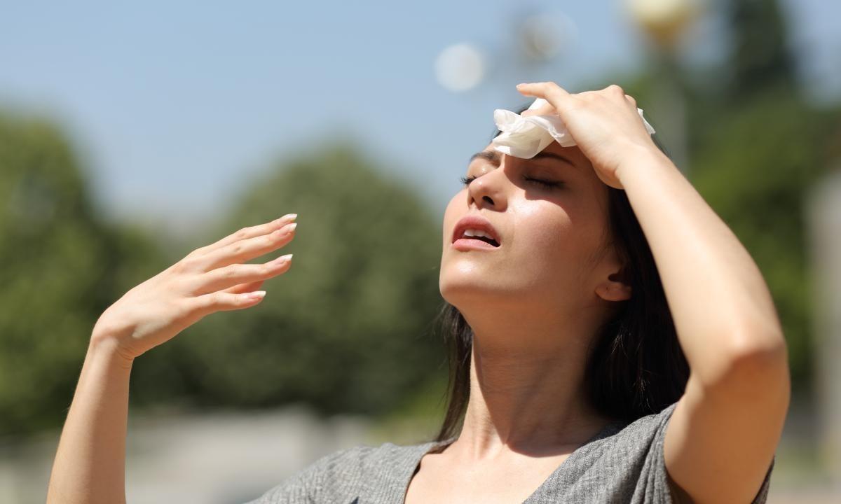 Protege tu salud y la de tus seres queridos. Vienen días muy calurosos. Foto: Archivo (iStock.com)