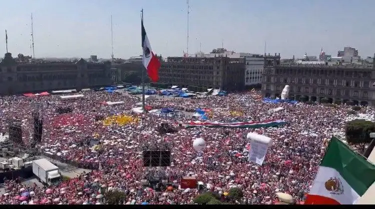 Zocalo capitalino y marcha de la Marea Rosa. Foto: @mauriciotabe