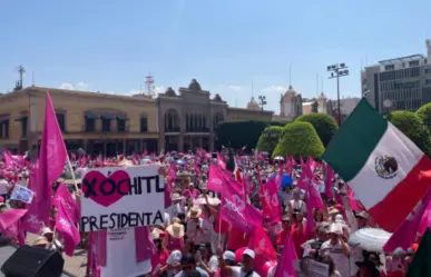 Marchan miles de personas en Marea Rosa en Guanajuato; apoyo a Xóchitl Gálvez