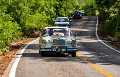 Inicia el Rally Maya, un recorrido por la Península de Yucatán en autos clásicos