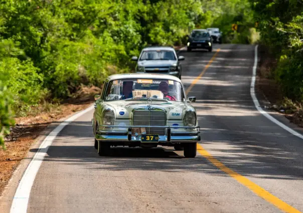 Inicia el Rally Maya, un recorrido por la Península de Yucatán en autos clásicos