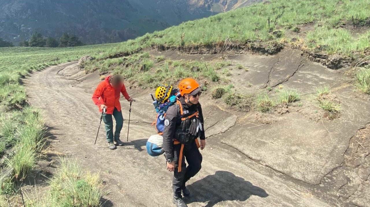 El excursionista rescatado fue auxiliado y llegó hasta el paraje La Joyita, donde se retiró con su acompañante. Foto: SSEM