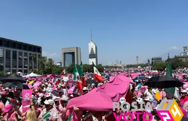 Pintan de rosa el centro del Monterrey por defender la democracia