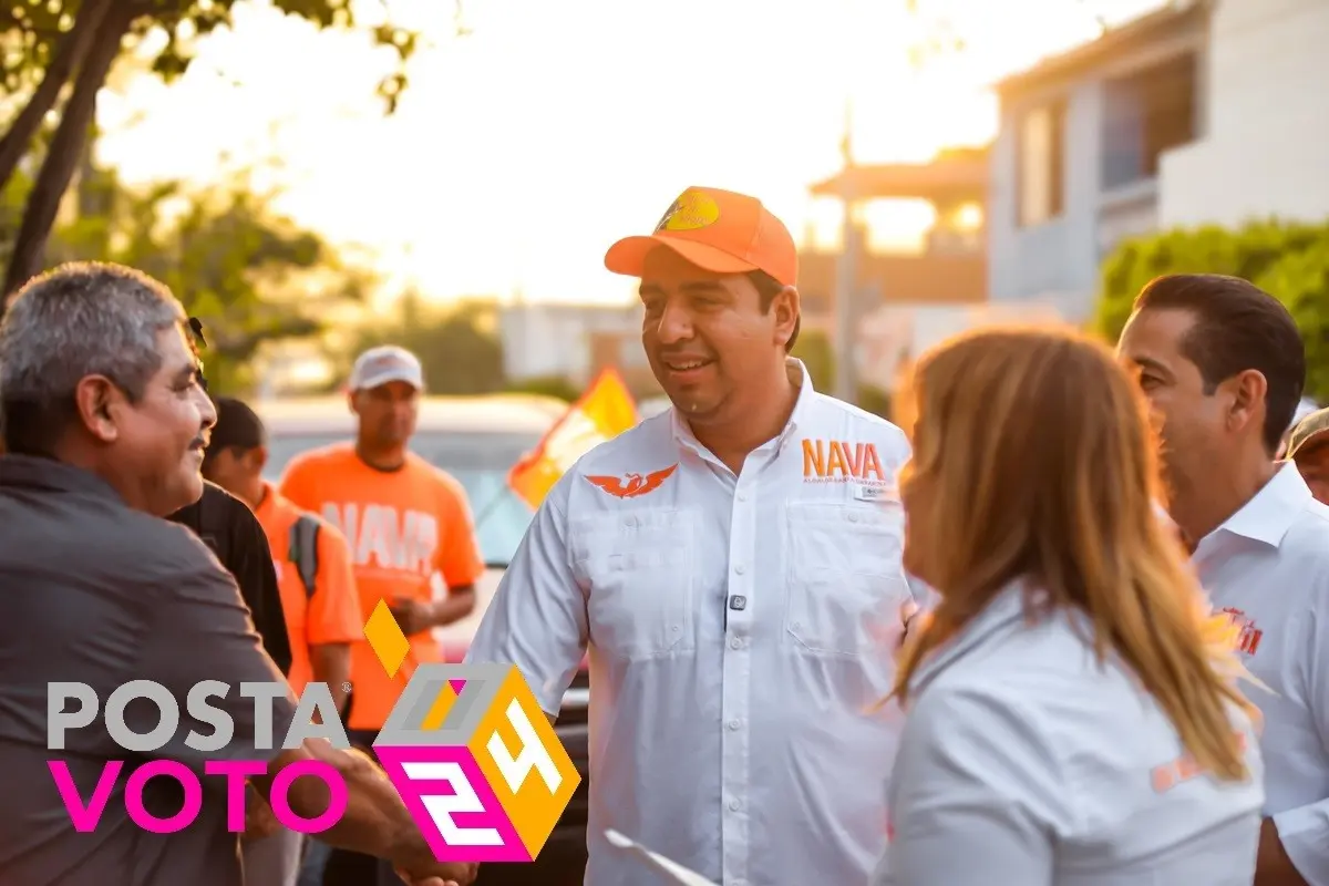 El candidato de Movimiento Ciudadano a la alcaldía de Santa Catarina, Jesús Nava Rivera, saluda a ciudadanos durante un recorrido de campaña. Foto: Movimiento Ciudadano