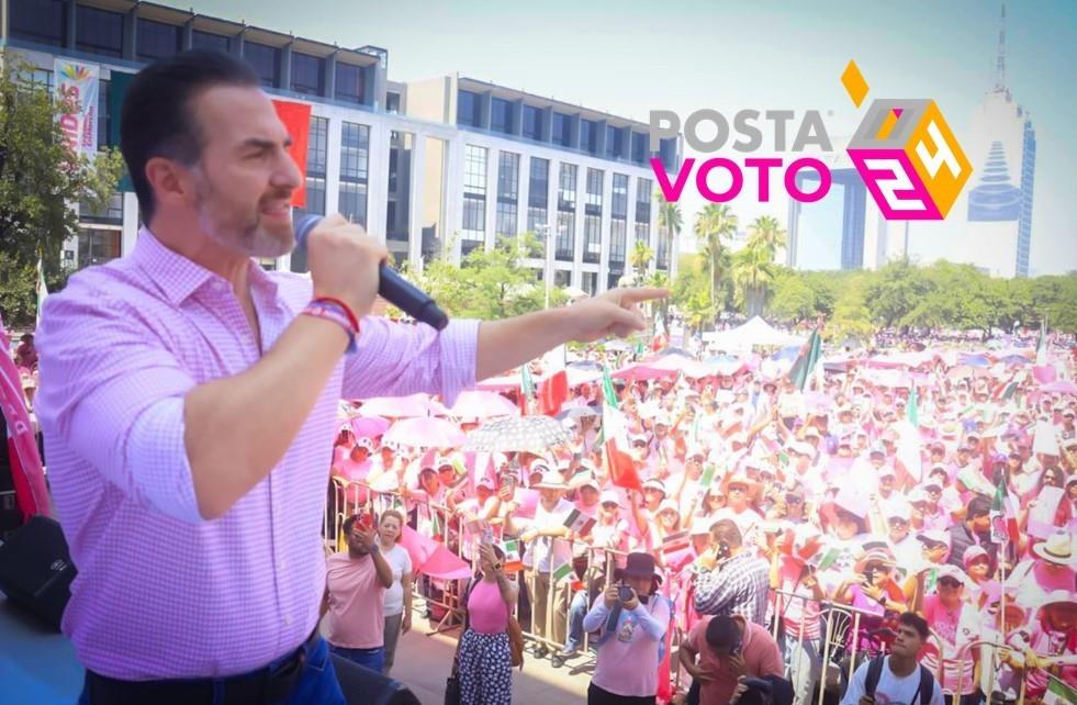 Adrián de la Garza encabeza manifestación Marea Rosa en Nuevo León. Foto. Adrián de la Garza