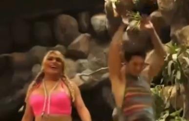 Influencers Wendy Guevara y Emilio Osorio encantados con el Aquarium de Veracruz