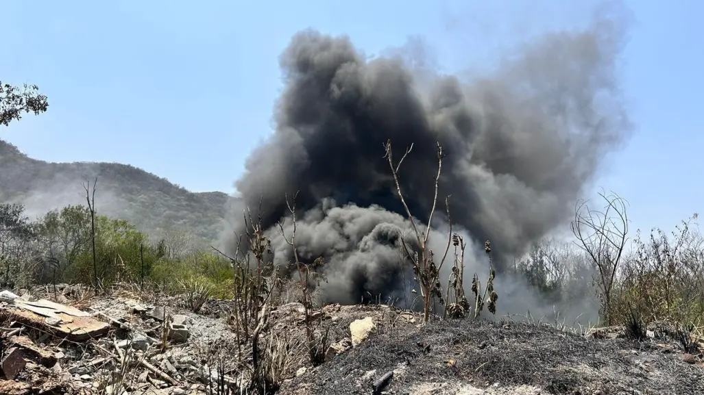 Se incendia terreno baldío en Los Cristales