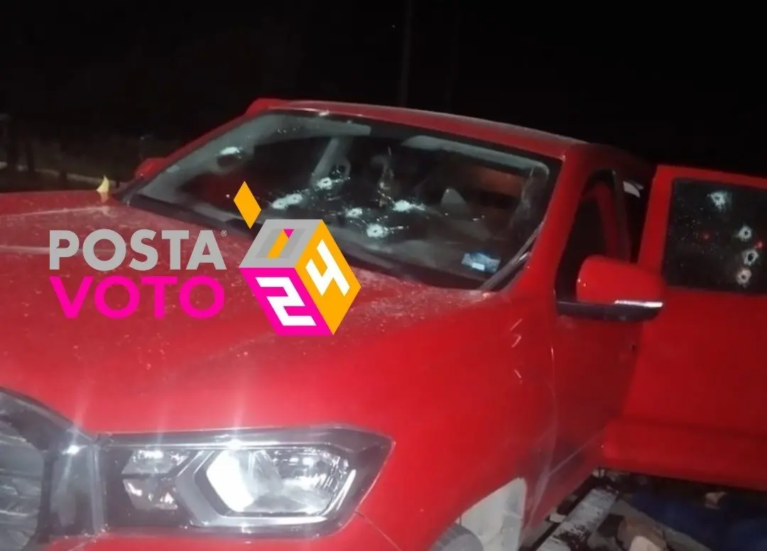 Camioneta del equipo de campaña que fue atacado por hombres armados. Foto: La Jornada/Canva.