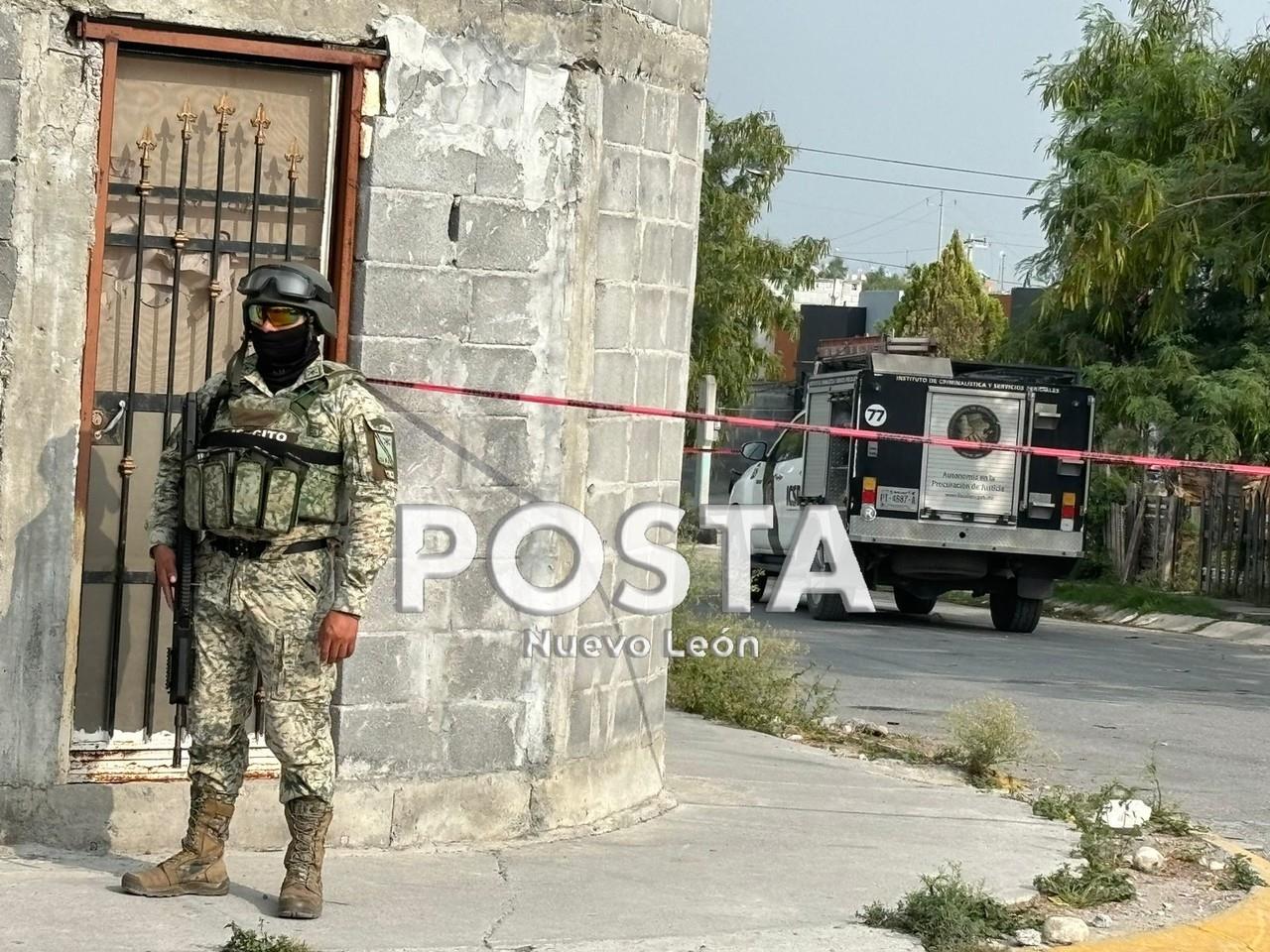 Elementos de la Sedena acordonando la zona donde ocurrió la ejecución. Foto: Raymundo Elizalde.