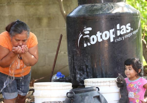 Abastecen con agua de pipa a nueve comunidades