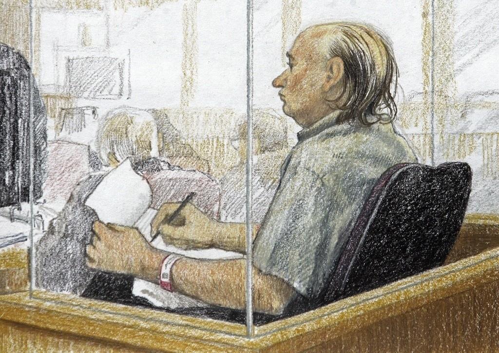 En este dibujo aparece el presunto asesino serial Robert Pickton tomando notas en el segundo día de su juicio en la Corte Suprema de Columbia Británica en New Westminster, Columbia Británica, el 31 de enero de 2006. (Jane Wolsack/The Canadian Press vía AP)