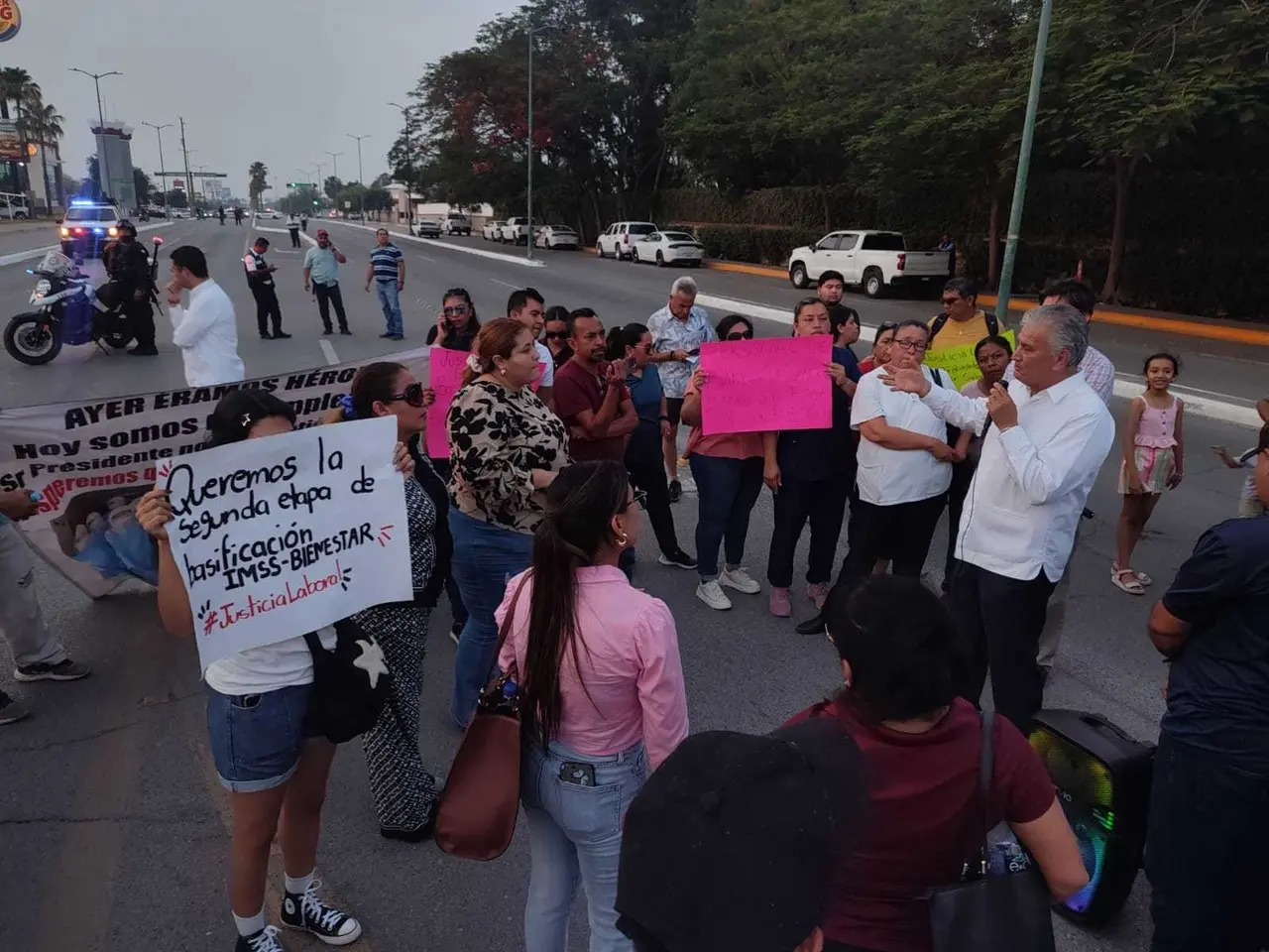 Se manifestan frente a la Casa de Gobierno; exigen basificación