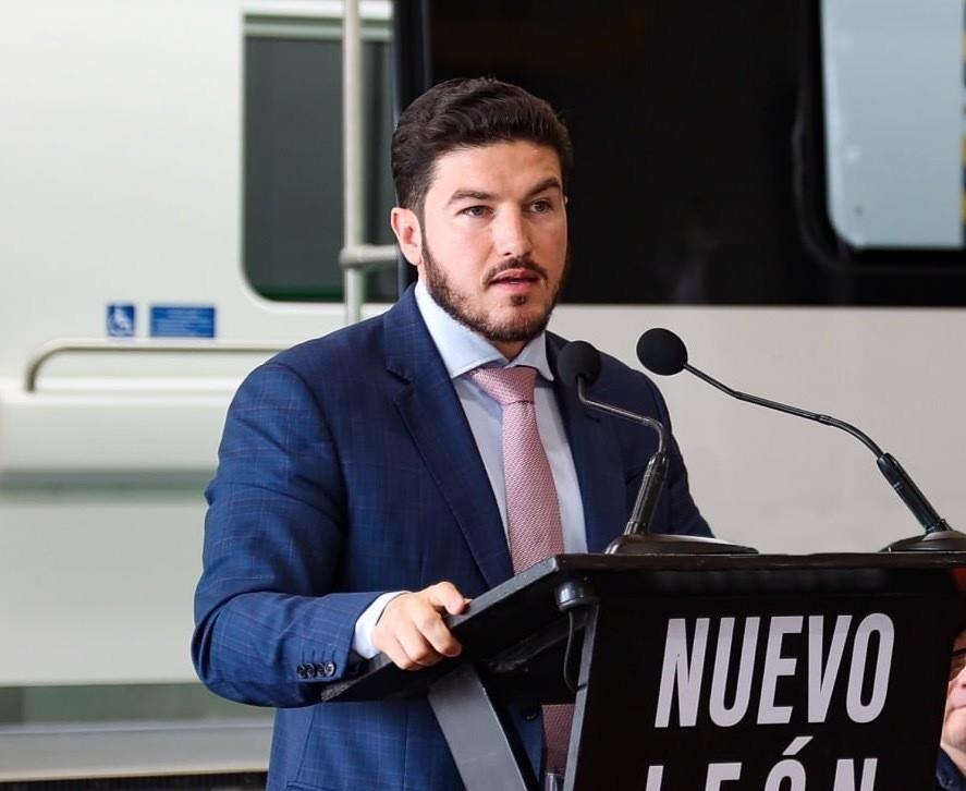 Samuel García celebró la decisión de la SCJN y afirmó que esta era una estrategia del PRIAN para sacarlo del cargo. Foto: Gobierno de Nuevo León.