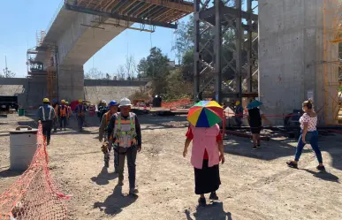 Toman vecinos de Álvaro Obregón predio de tren interurbano por daños a viviendas