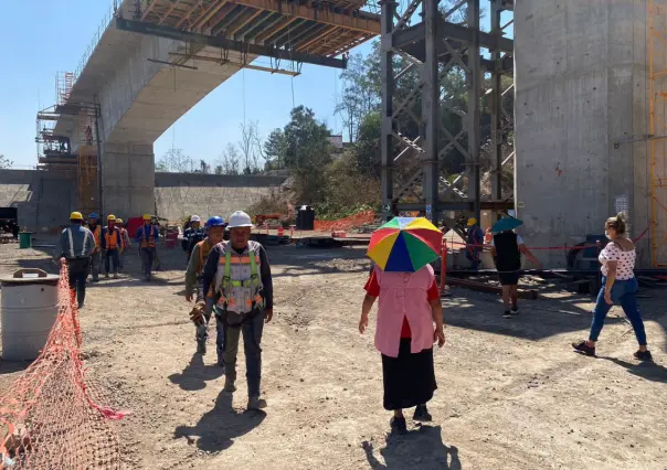 Toman vecinos de Álvaro Obregón predio de tren interurbano por daños a viviendas