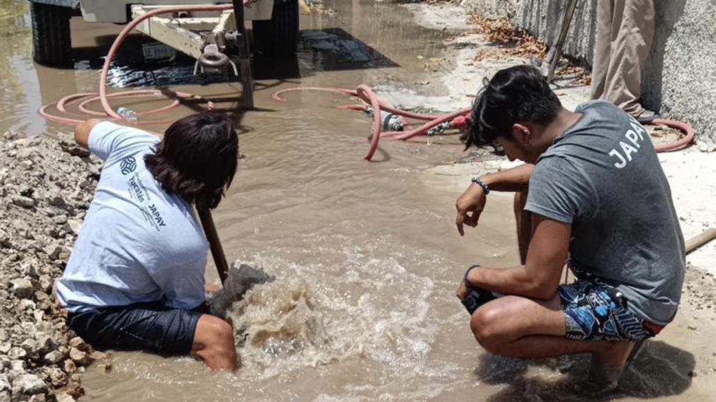 Personal de la Japay repara gran fuga de agua en una calle del Centro