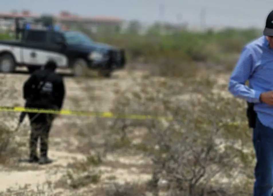 Peatones encuentran un hombre ejecutado en García. Foto. Raymundo Elizalde