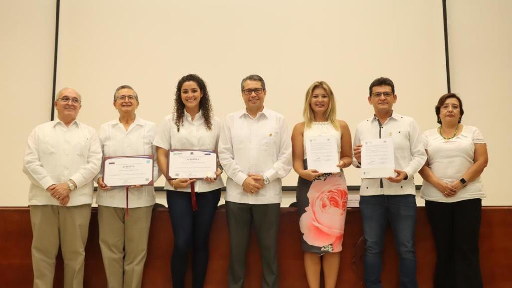 Licenciaturas de la Uady reciben su reacreditación