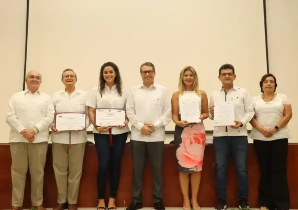 Licenciaturas de la Uady reciben su reacreditación