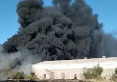 El incendio en el empaque agrícola de Guasave. Foto: La Jornada.