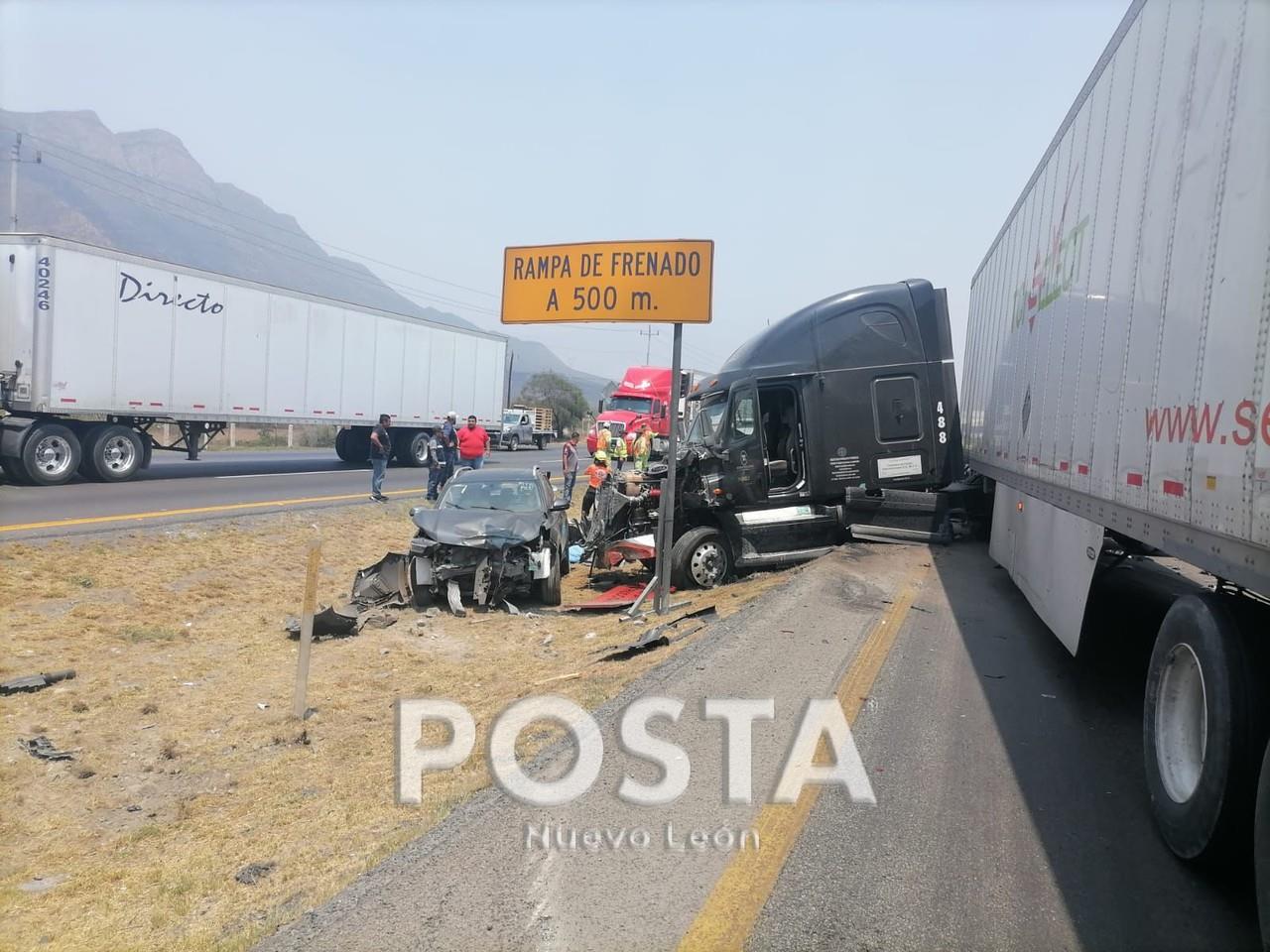Choque múltiple deja un muerto y varios lesionados en García, Nuevo León