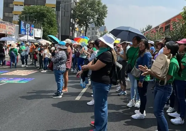 Profesores de Educación Básica de la CDMX bloquean San Antonio Abad