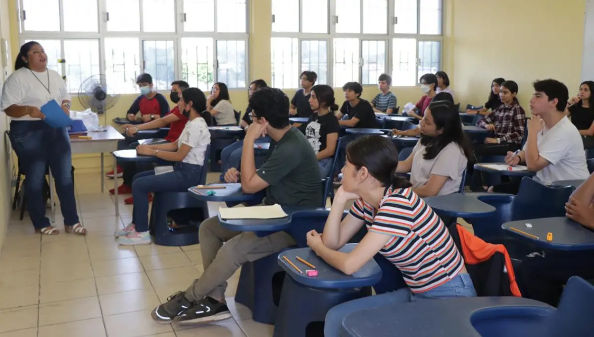 Se recomienda a los jóvenes ser puntuales y no acudir con varias horas de anticipación Fotos: Irving Gil