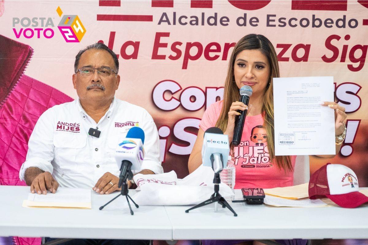 El Candidato de la coalición Sigamos Haciendo Historia, Andrés Mijes y Mayela González Cerros en rueda de prensa. Foto: Morena NL