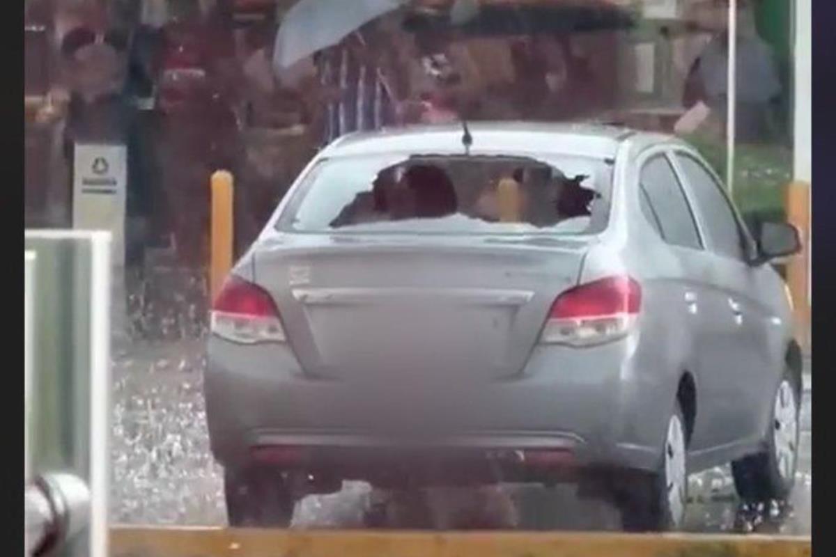 Fuertes lluvias y granizo causan daños en la autopista México-Pachuca