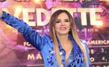 Lucía Méndez sufre caída en el escenario  (VIDEO)