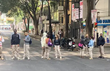 Policías de la SSC cierran avenida Florencia, exigen cumplimiento de demandas