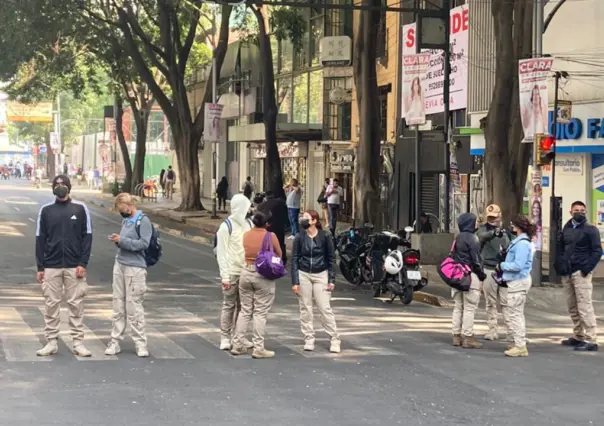 Policías de la SSC cierran avenida Florencia, exigen cumplimiento de demandas