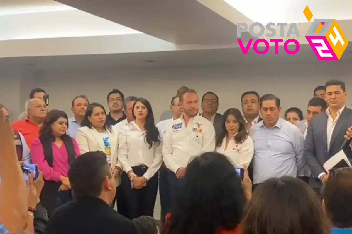 Santiago Taboada y militantes nuevos.      Foto: Captura