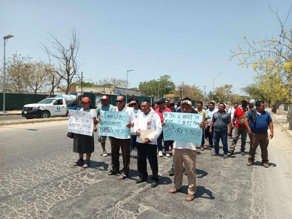 Taxistas de Tizimín protestan en favor de sus derechos laborales