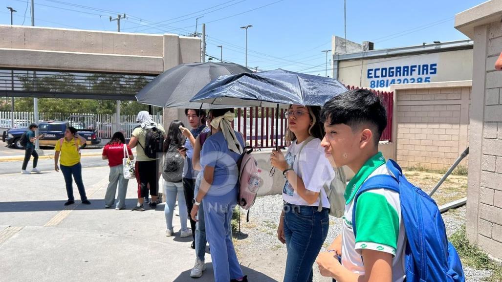 La ola de calor de la mano con la salud mental