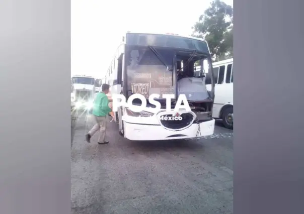 Choque en la México-Querétaro deja dos heridos (VIDEO)